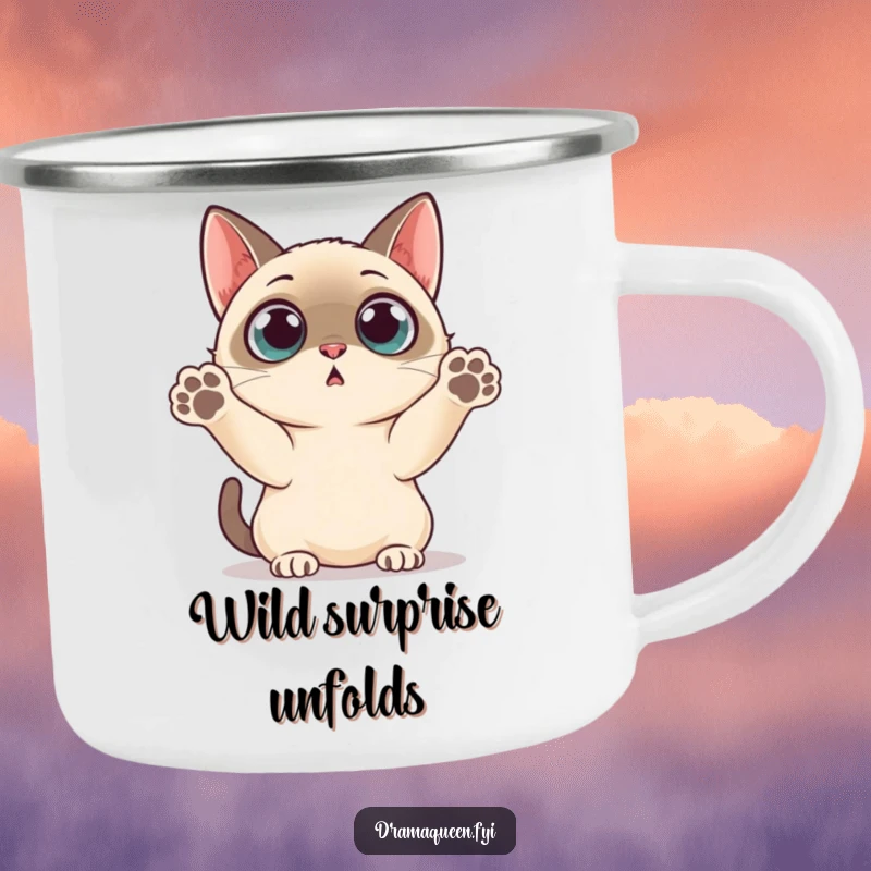 Funny Camping Mug: Siamese cat with wide, surprised eyes and paws up, ready for outdoor fun.